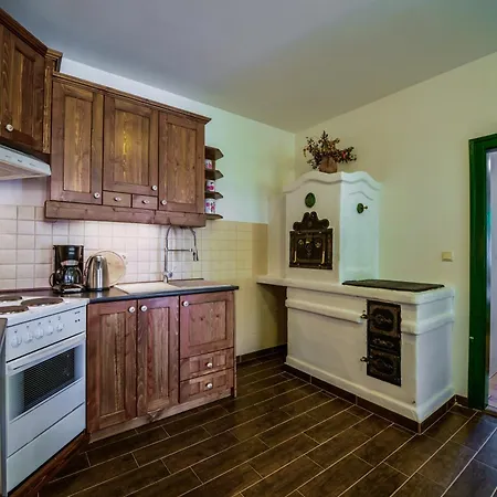 Alsopetenyi Vendeghazak Guest house